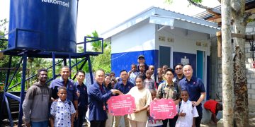 Melayani Sepenuh Hati, Telkomsel Bantu Sarana Air Bersih dan MCK Panti Asuhan Holei Roo di Sentani