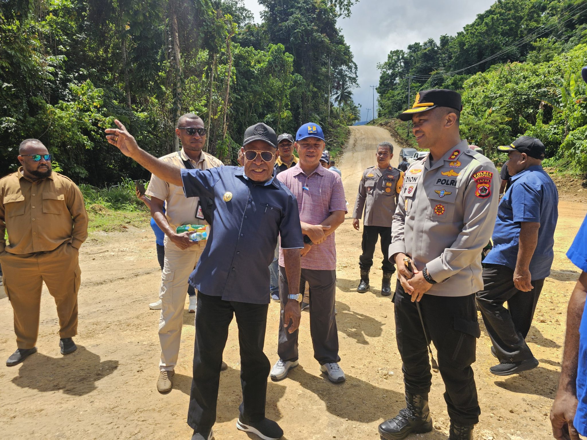 Kapolres Jayapura Dampingi Kunjungan Kerja Bupati dan Wakil Bupati di Distrik Kemtuk
