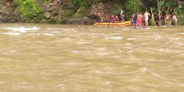 Basarnas dan Warga Cari Korban Tenggelam di Sungai Habiye