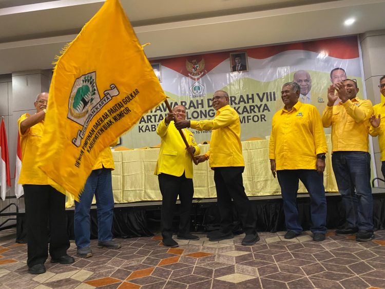 Markus O. Mansnembra, secara resmi ditetapkan sebagai Ketua Dewan Pimpinan Daerah (DPD) II Partai Golkar Kabupaten Biak Numfor untuk masa bakti 2025–2030. (Foto: Cornelia Mudumi)