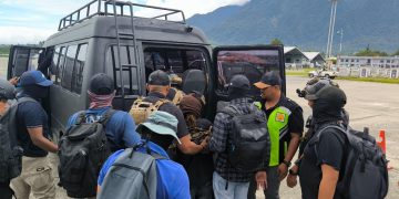 Tiga DPO KKB Yahukimo Dipindahkan ke Jayapura, Satgas Damai Cartenz 2026 Bongkar Rangkaian Kasus Berat