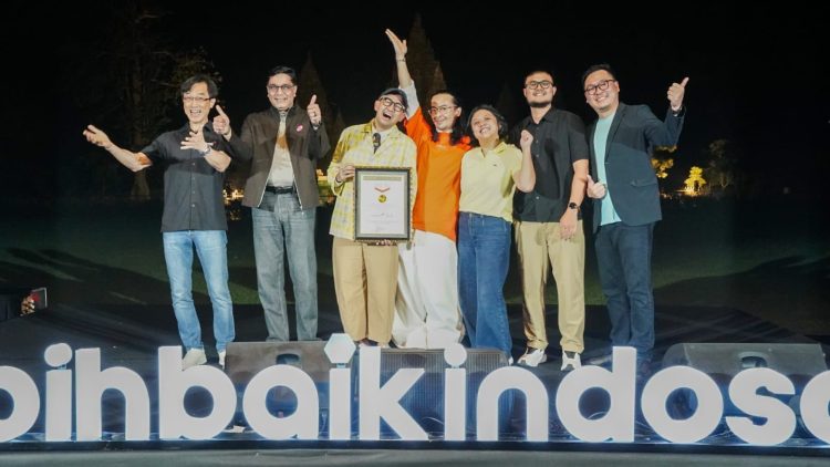 Indosat Buktikan Jaringan Andal, Live TikTok 11 Jam, Pecahkan Rekor MURI. (Foto: Istimewa)