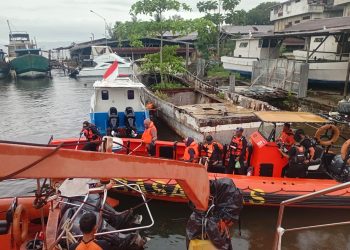 Korban Jatuh dari Tebing di Pantai Pasir 4 Jayapura Masih Dalam Pencarian