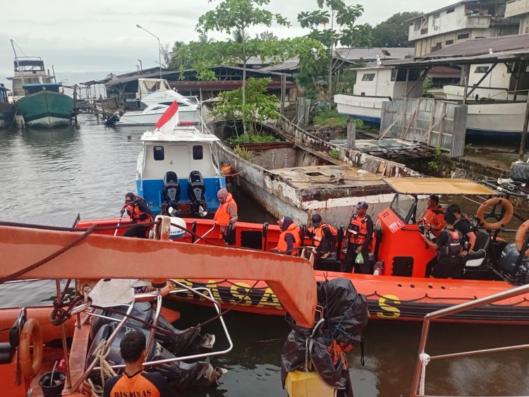 Tim SAR Gabungan Sisir Laut Jayapura Cari Korban Jatuh dari Tebing. (Foto: Istimewa)