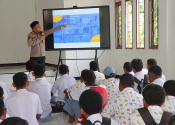 Jaring Generasi Muda Papua, Polres Waropen Gelar Sosialisasi Rekrutmen Polri 2026 di SMA Negeri Waren
