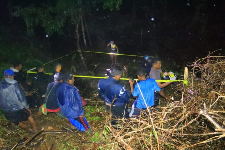Penemuan Jenazah di Kebun Ohoam Hebohkan Warga Elelim, Polres Yalimo Turun Olah TKP. (Foto: Istimewa)