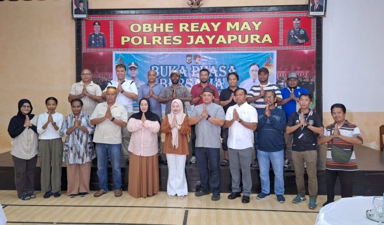 Buka puasa bersama yang digelar Satuan Reserse Kriminal (Satreskrim) Polres Jayapura bersama insan pers dan anak-anak yatim. (Foto: Cornelia Mudumi)
