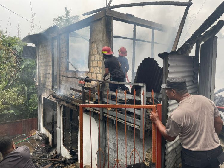 kebakaran yang melanda satu unit rumah warga di Jalan Agats Dok V Kali, Kelurahan Bhayangkara. (Foto: Istimewa)