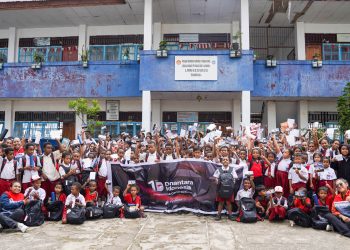 Satu Tahun Danantara, Pertamina Patra Niaga Bagikan 2.000 Paket Sekolah untuk Anak Papua