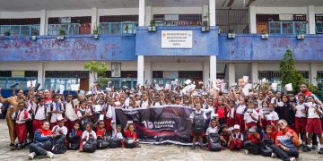 Satu Tahun Danantara, Pertamina Patra Niaga Bagikan 2.000 Paket Sekolah untuk Anak Papua