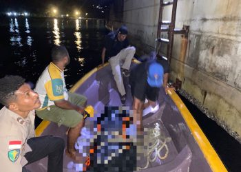 Korban Jatuh di Jembatan Merah Dievakuasi‎