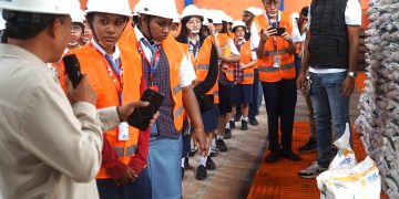 Cegah Panic Buying, Bulog Papua Edukasi Siswa Lewat Kunjungan Gudang