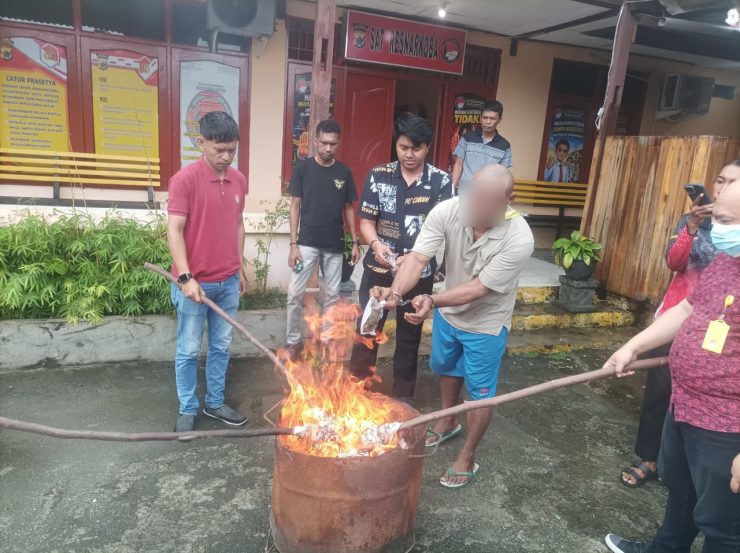 pemusnahan barang bukti narkotika jenis ganja hasil pengungkapan sejumlah kasus tindak pidana narkotika. (Foto: Istimewa)