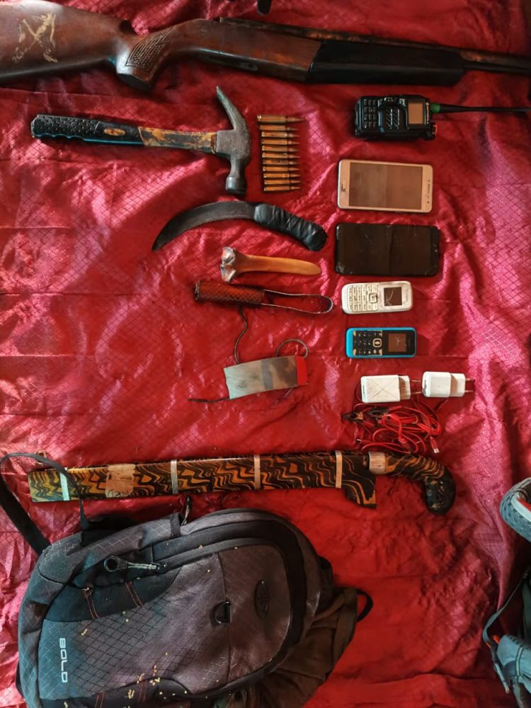 Sejumlah barang bukti yang mengindikasikan aktivitas kelompok bersenjata. (Foto: Istimewa)