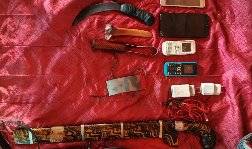 Sejumlah barang bukti yang mengindikasikan aktivitas kelompok bersenjata. (Foto: Istimewa)