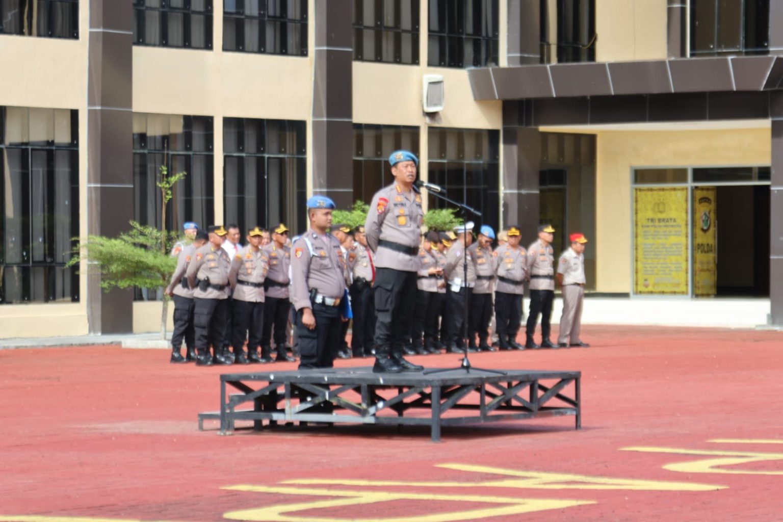 Apel pagi gabungan personel di Lapangan Apel Mapolda Papua Baru Koya Koso. (Foto: Istimewa)