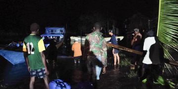 Hujan Deras Tak Padamkan Semangat Warga Dukung TMMD di Kampung Keakwa