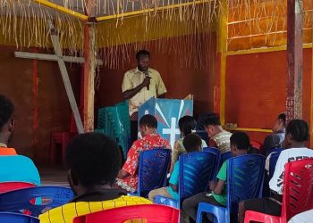 Personel Satgas TMMD Laksanakan Ibadah Bersama Masyarakat, Pererat Kebersamaan di Kampung Keakwa