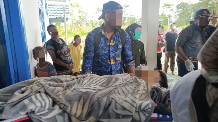 Penembakan yang diduga dilakukan oleh KKB Kodap XVI Yahukimo terhadap seorang warga sipil di Distrik Dekai di evakuasi. (Foto: Istimewa)