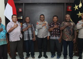 Kapolda Papua Terima Aspirasi Ondofolo Yobeh, Siap Bantu Perbaikan Jembatan dan Dukung Festival Kampung