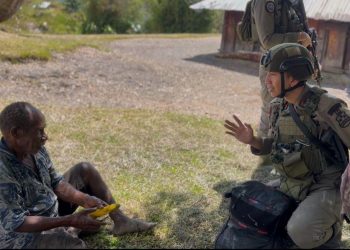 Satgas Damai Cartenz Gelar Patroli dan Pelayanan Kesehatan di Sinak