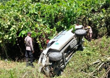 Laka Tunggal Mobil Jenazah RSUD Yowari di Kemtuk, Dua Penumpang Terluka