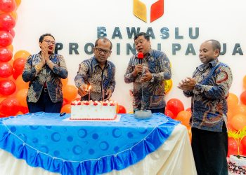 Puncak Perayaan HUT ke-18, Bawaslu Papua Hadirkan Buletin Tabura dan Rumah Data