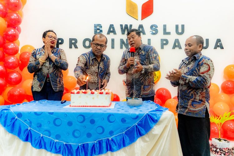 Momentum perayaan HUT ke-18 Bawaslu Papua. (Foto: Istimewa)