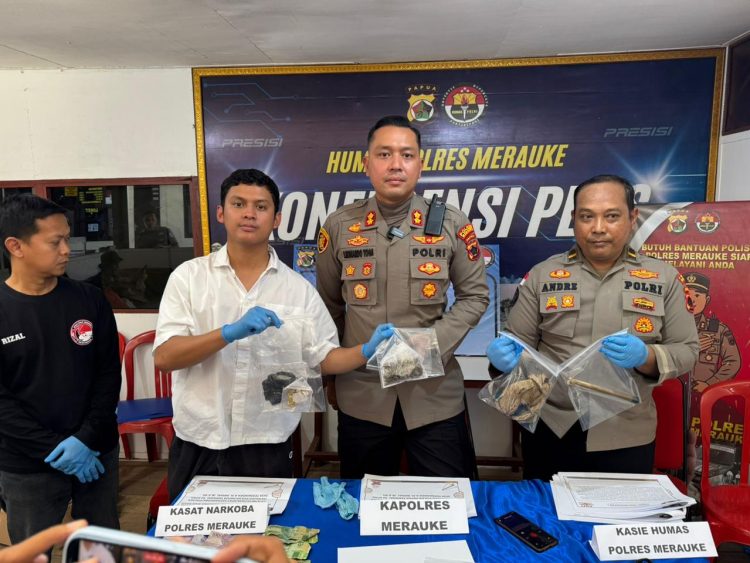 Sat Narkoba Polres Merauke dalam press release yang diadakan di Mapolres Merauke. (Foto: Istimewa)