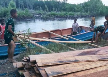 Material TMMD ke-128 Disalurkan ke Kampung Keakwa, Pembangunan Resmi Dimulai