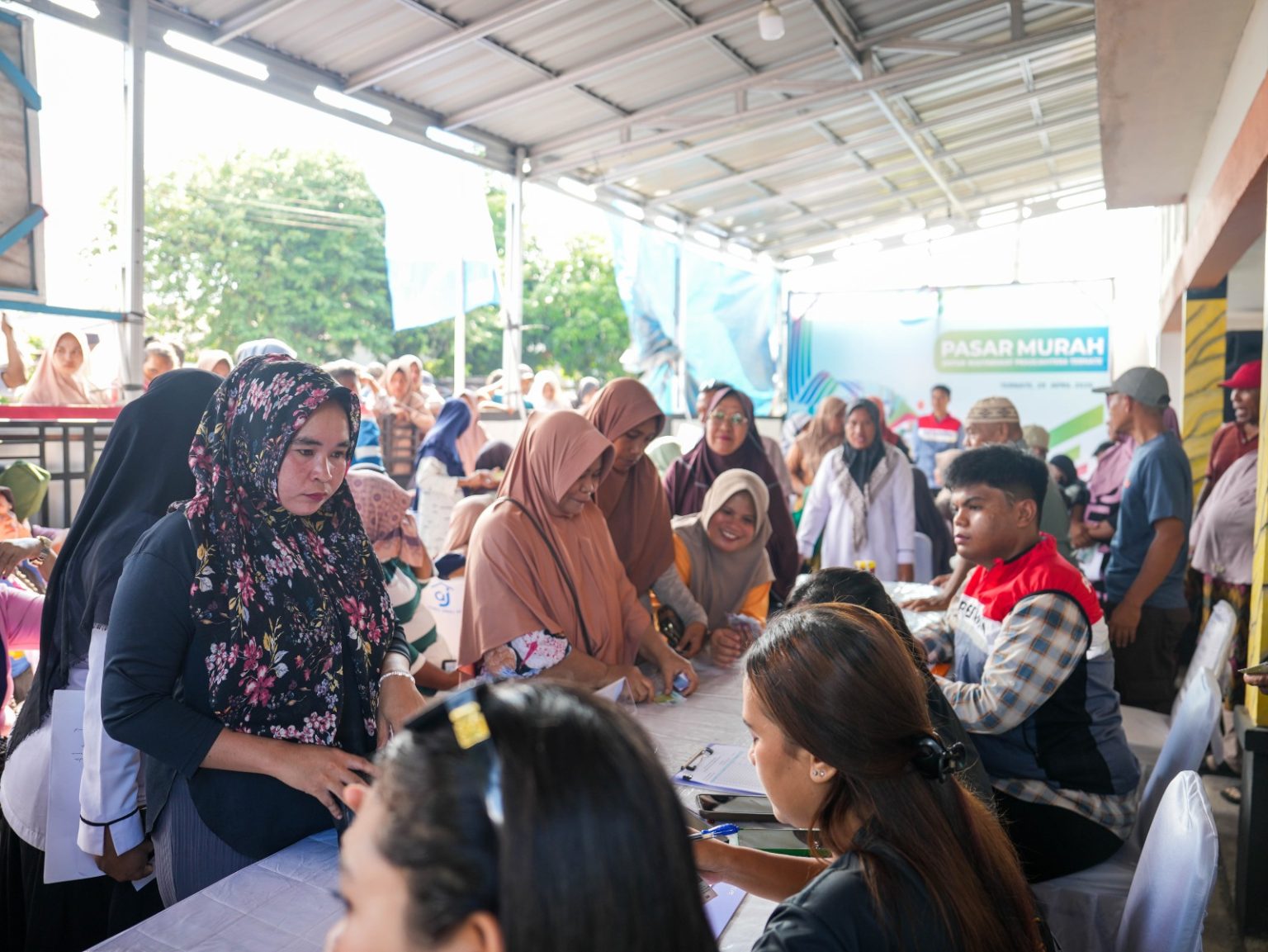 Ringankan Beban Warga, Pertamina Patra Niaga Salurkan 1.000 Paket Sembako di Ternate. (Foto: Istimewa)