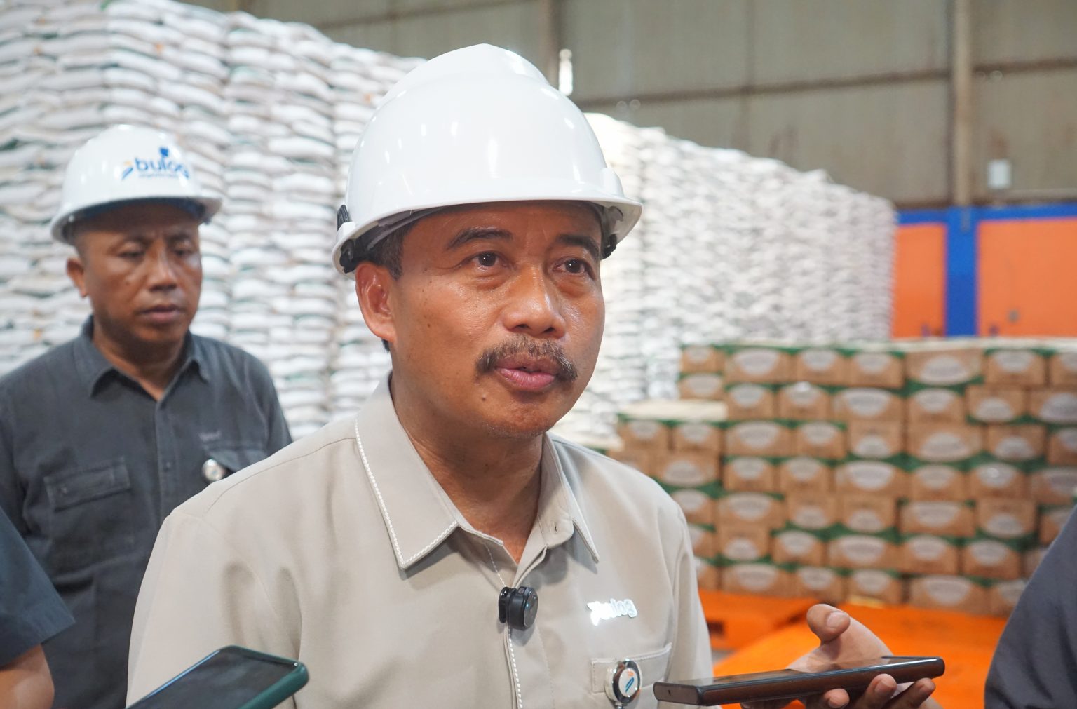 Pemimpin Perum Bulog Kanwil Papua, Ahmad Mustari. (Foto: Darul Muttaqin)