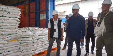 Anggota DPR RI Yan Mandenas Tinjau Gudang Bulog Papua, Soroti Distribusi dan Juknis Daerah 3T
