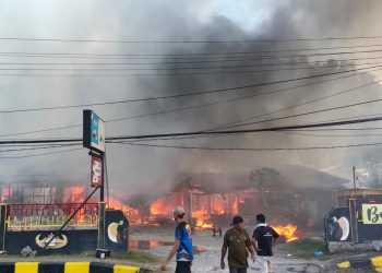 Kebakaran Hebat Landa Kawasan Den Zipur Waena, 11 Ruko Ludes Terbakar