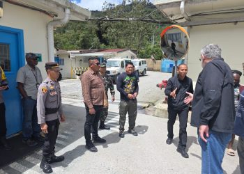 Wujud Kepedulian TNI, Korban Penembakan OPM di Tembagapura Dievakuasi 