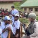 Patroli Humanis Satgas Damai Cartenz Warnai Perpisahan Siswa di Distrik Sinak
