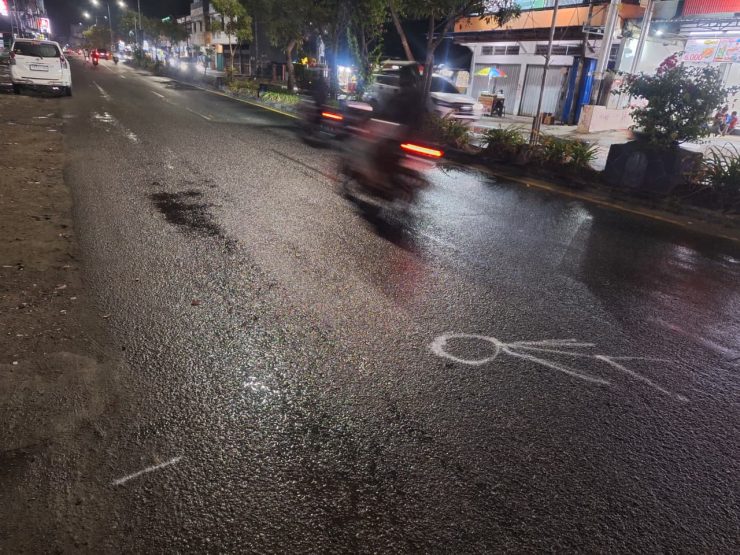 kecelakaan lalu lintas tabrak lari yang mengakibatkan seorang pejalan kaki meninggal dunia di Jalan Raya Sentani–Abepura. (Foto: Istimewa)