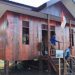 Progres Rumah Milik Niko Makare Capai 95 Persen, Satgas TMMD Kerjakan Pemasangan Pintu dan Jendela