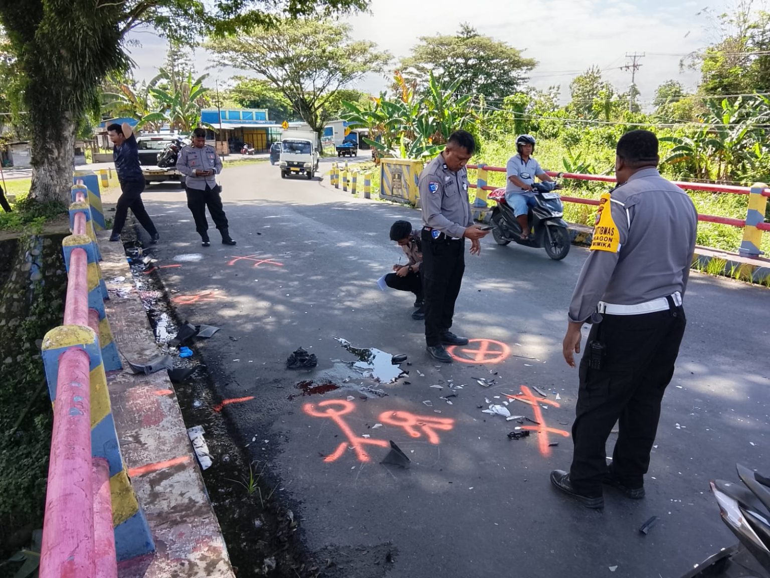 oleh Satuan Lalu Lintas Polres Mimika bersama Polsek Mimika Timur lakukan olah TKP. (Foto: Istimewa)