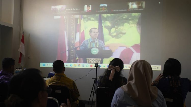 Edukasi Pembuatan Eco Enzyme dalam rangkaian Tri Suci Waisak 2570 BE secara Daring dan Luring. (Foto: Istimewa)