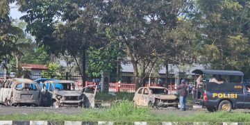 Ricuh Pasca Laga Persipura vs Adhyaksa FC, Mobil Warga dan Truk Polisi Dibakar