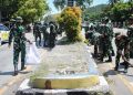 Ratusan Prajurit TNI Bersihkan Puing Kericuhan di Stadion Lukas Enembe