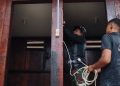 Satgas TMMD Kodim 1710/Mimika Rampungkan Instalasi Listrik MCK Umum di Kampung Keakwa