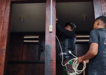 Satgas TMMD Kodim 1710/Mimika Rampungkan Instalasi Listrik MCK Umum di Kampung Keakwa