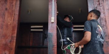 Satgas TMMD Kodim 1710/Mimika Rampungkan Instalasi Listrik MCK Umum di Kampung Keakwa