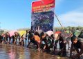 Bersatu Dengan Alam, Satgas TMMD Kodim 1710/Mimika Tanam Ribuan Bibit Mangrove