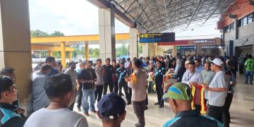 Driver Taksi Bandara Sentani Diberi Edukasi Kamtibmas oleh Polsek Kawasan Bandara