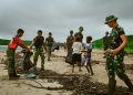 Aksi Bersih Pantai Keakwa oleh Satgas TMMD Kodim 1710/Mimika