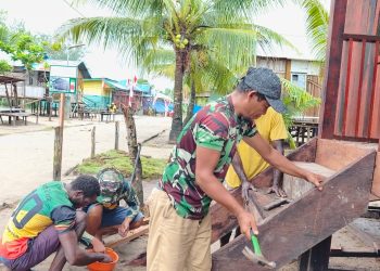 Gotong Royong Jadi Kekuatan Utama Satgas TMMD di Kampung Keakwa