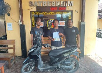 Ungkap Kasus Penipuan Kendaraan, Polres Keerom Serahkan Motor kepada Pemilik Sah